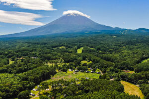 【2023年8月１日グランドオープン】～富士山を望む、手つかずの大自然の中で過ごすアウトドアリゾート～【グランピングヴィレッジ富士河口湖】