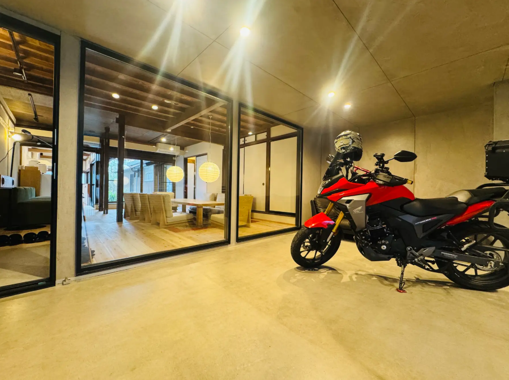 「売れない空き家」が“秘密基地”のようなライダー宿に　静岡・浜松市二俣に〈152INN〉誕生。本田宗一郎の故郷で空き家再生×地域活性の新モデルが始動