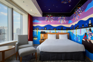 パークホテル東京がアーティストルーム「花火」「お面」2室を新たに販売開始